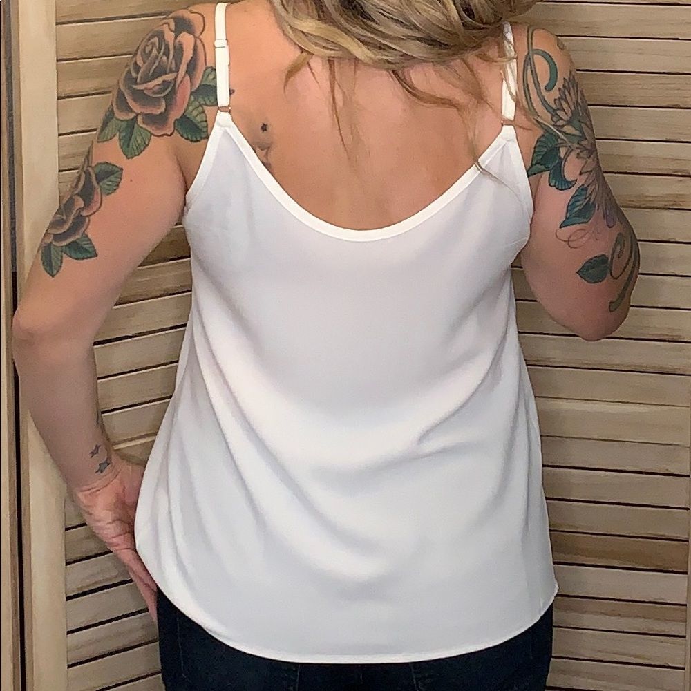 Buttoned down flowy Tank Top - Picture 2 of 3
